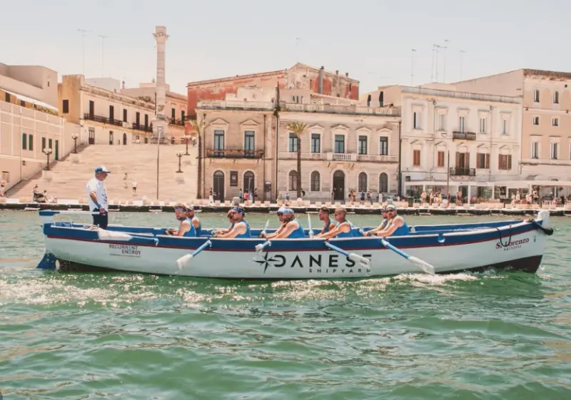 Tour del Porto Interno con i Vogatori Remuri di Brindisi