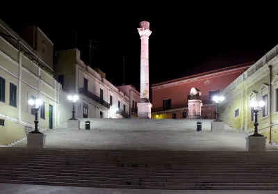 Colonne Romane di Brindisi, di notte
